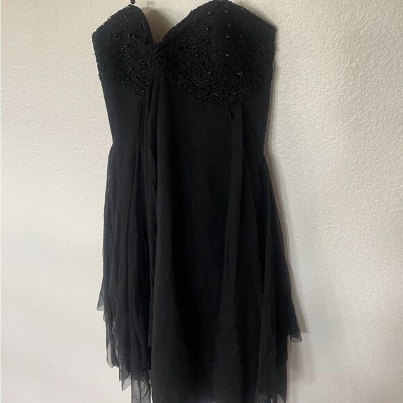 Unique black dress - Picture 6 of 6